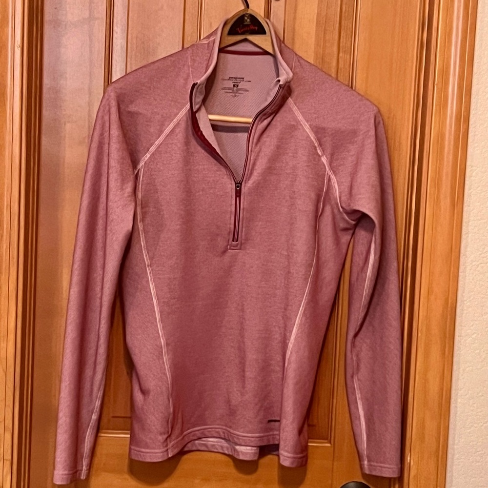 Women’s Patagonia 1/4 zip athletic jacket Size M